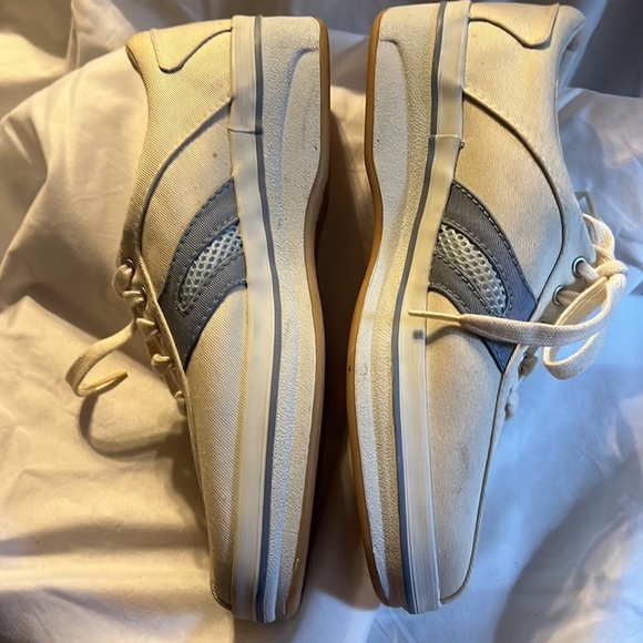 EUC Hanes soft fit tennis shoes. Size 7.5. - Picture 2 of 12